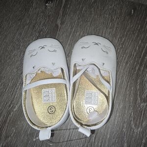 Adorable White Cat Face Baby Shoes